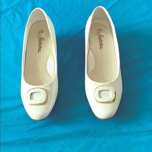 Statutes white size 7.5